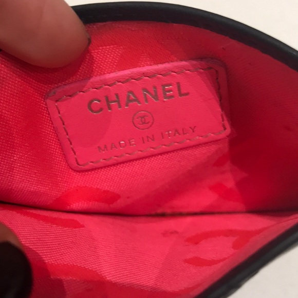 AUTHENTIC PATENT LEATHER CHANEL LOGO CARD CASE - Picture 5 of 9